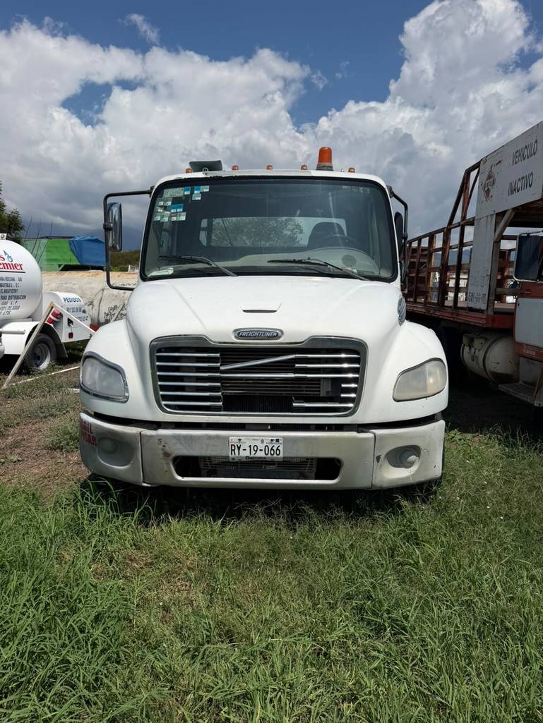 FREIGHTLINER M2 25K
