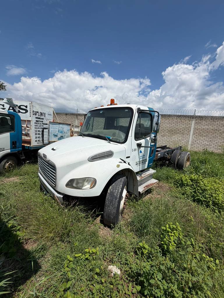 FREIGHTLINER M2 33K