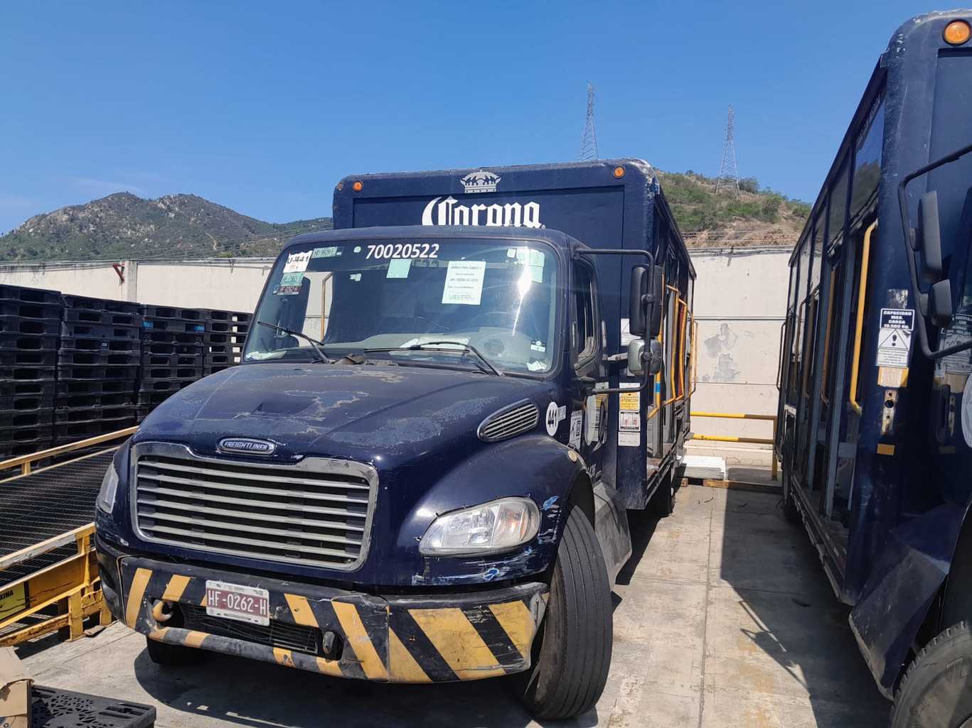 FREIGHTLINER M2