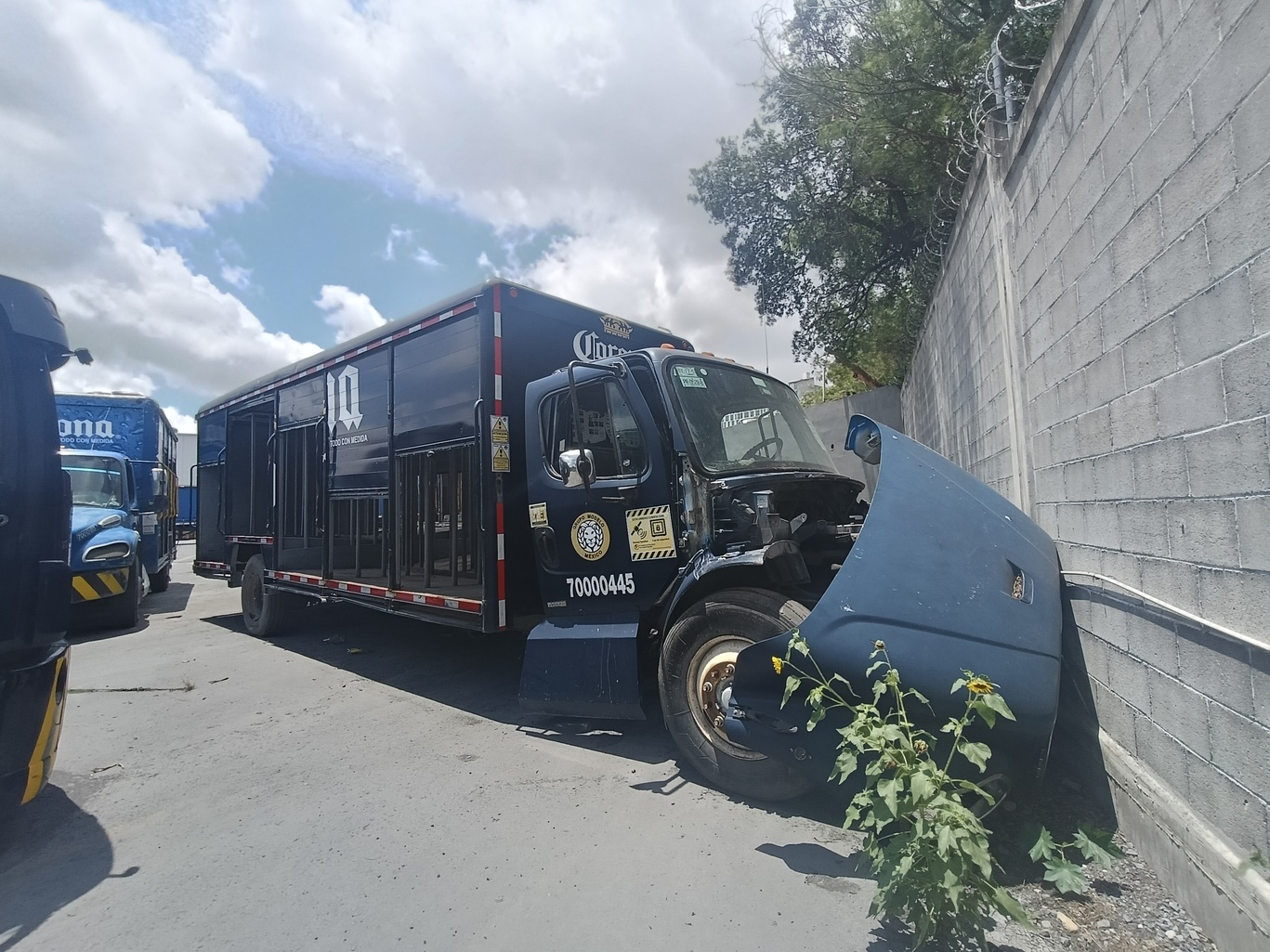 FREIGHTLINER M2