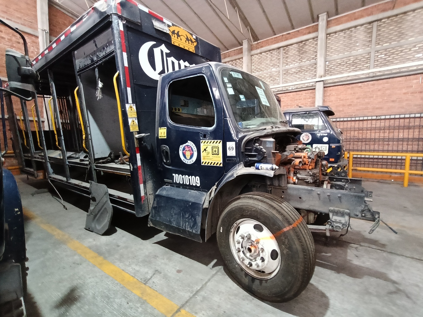 FREIGHTLINER M2