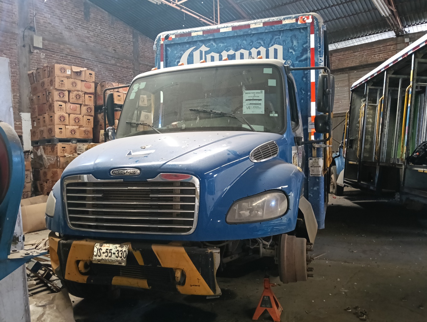 FREIGHTLINER M2 