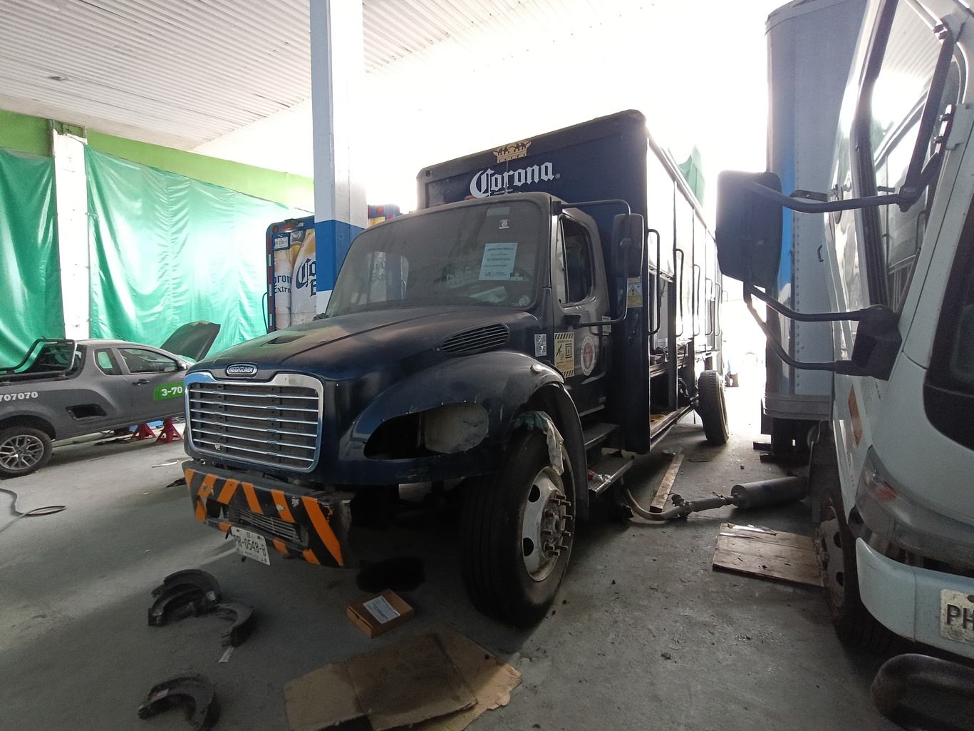 FREIGHTLINER M2