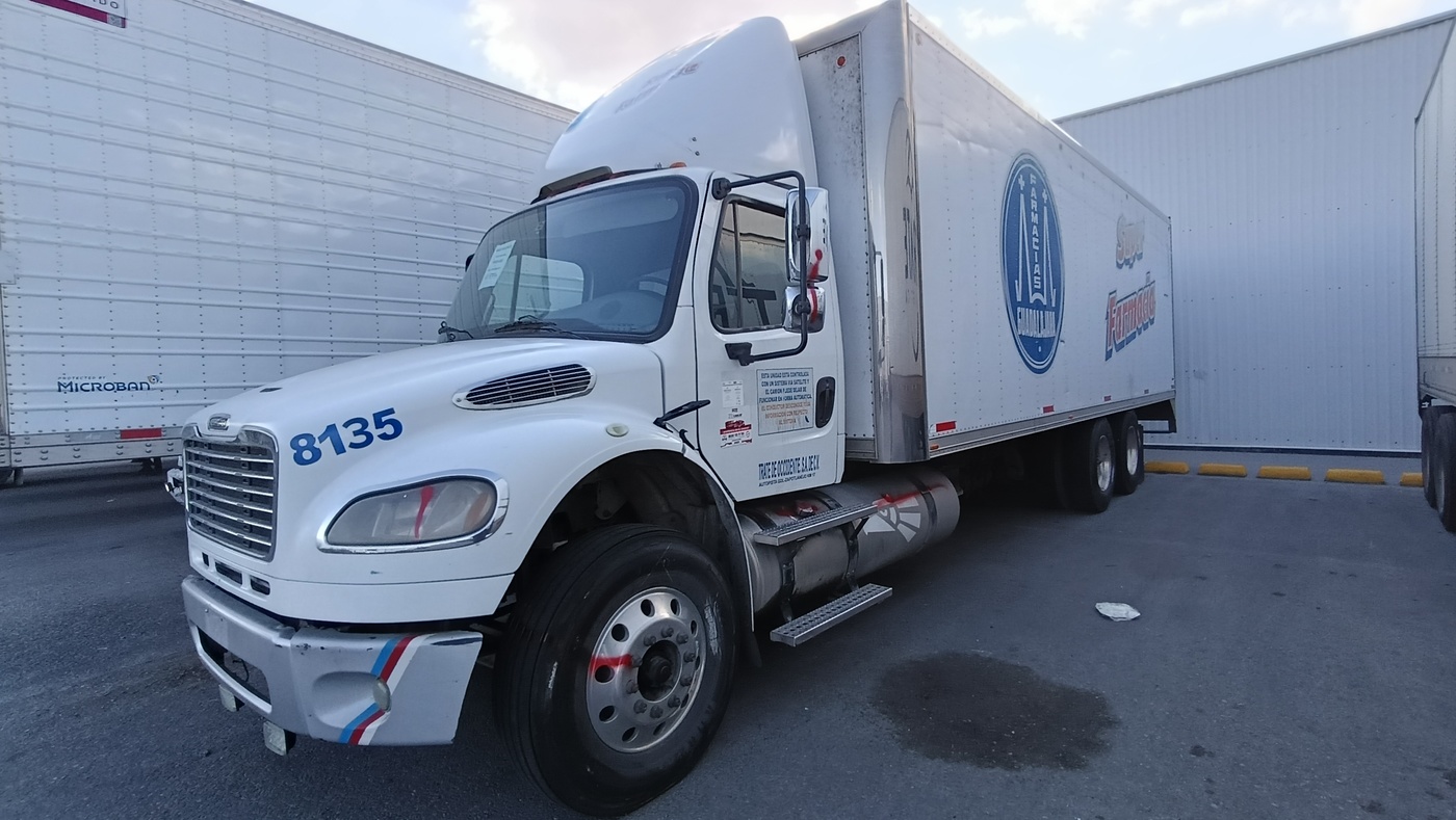 FREIGHTLINER M2106 52K 6X2