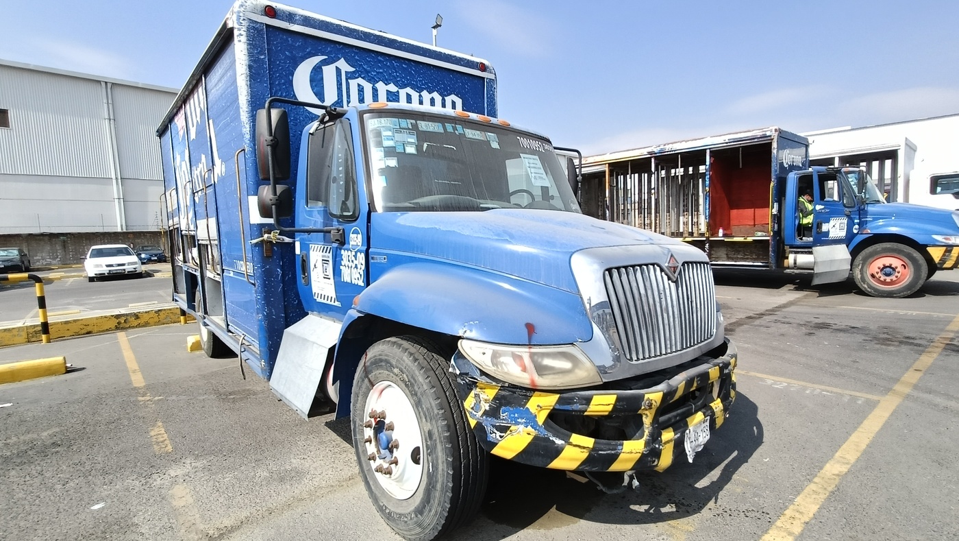 INTERNATIONAL 4300 DURASTAR