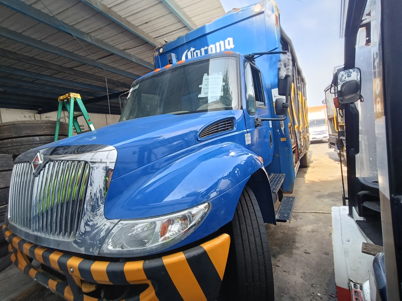 INTERNATIONAL 4300 DURASTAR