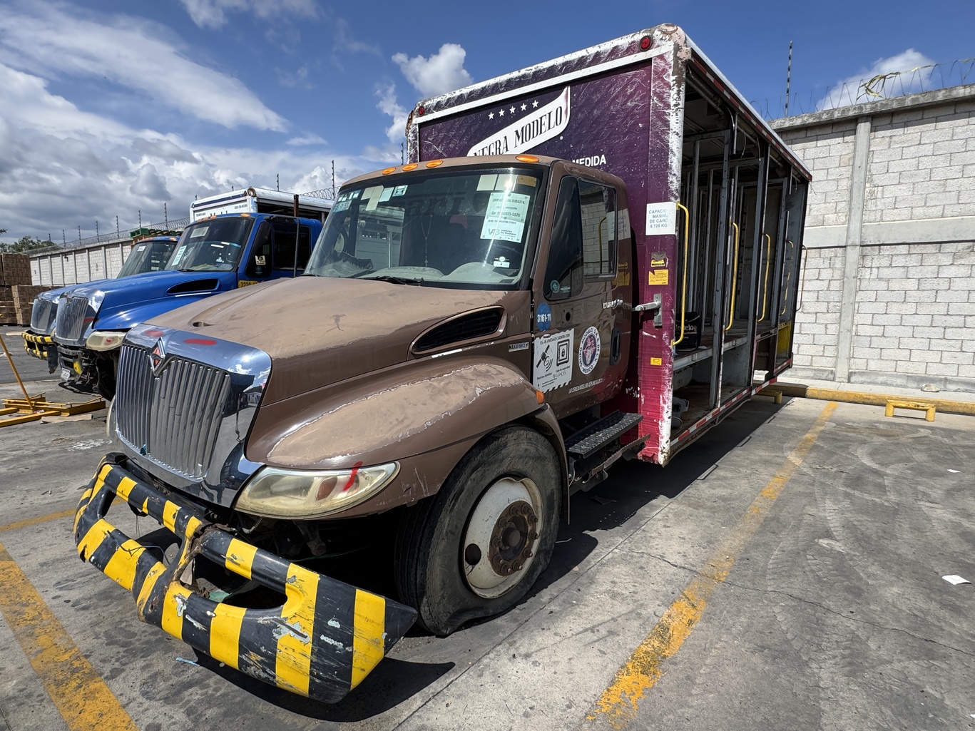INTERNATIONAL 4300 DURASTAR