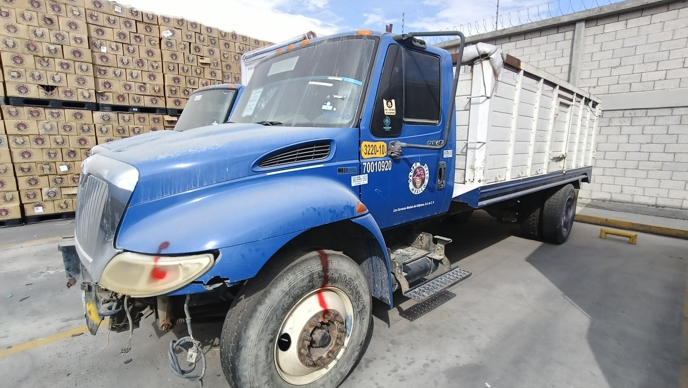 INTERNATIONAL 4300 DURASTAR