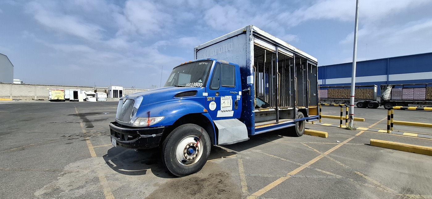 INTERNATIONAL 4300 DURASTAR
