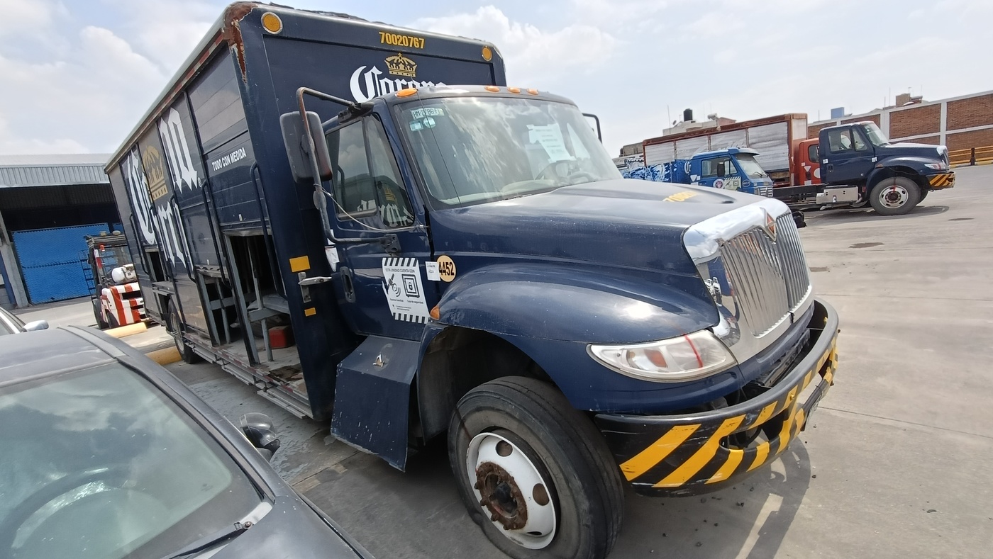 INTERNATIONAL 4300 DURASTAR
