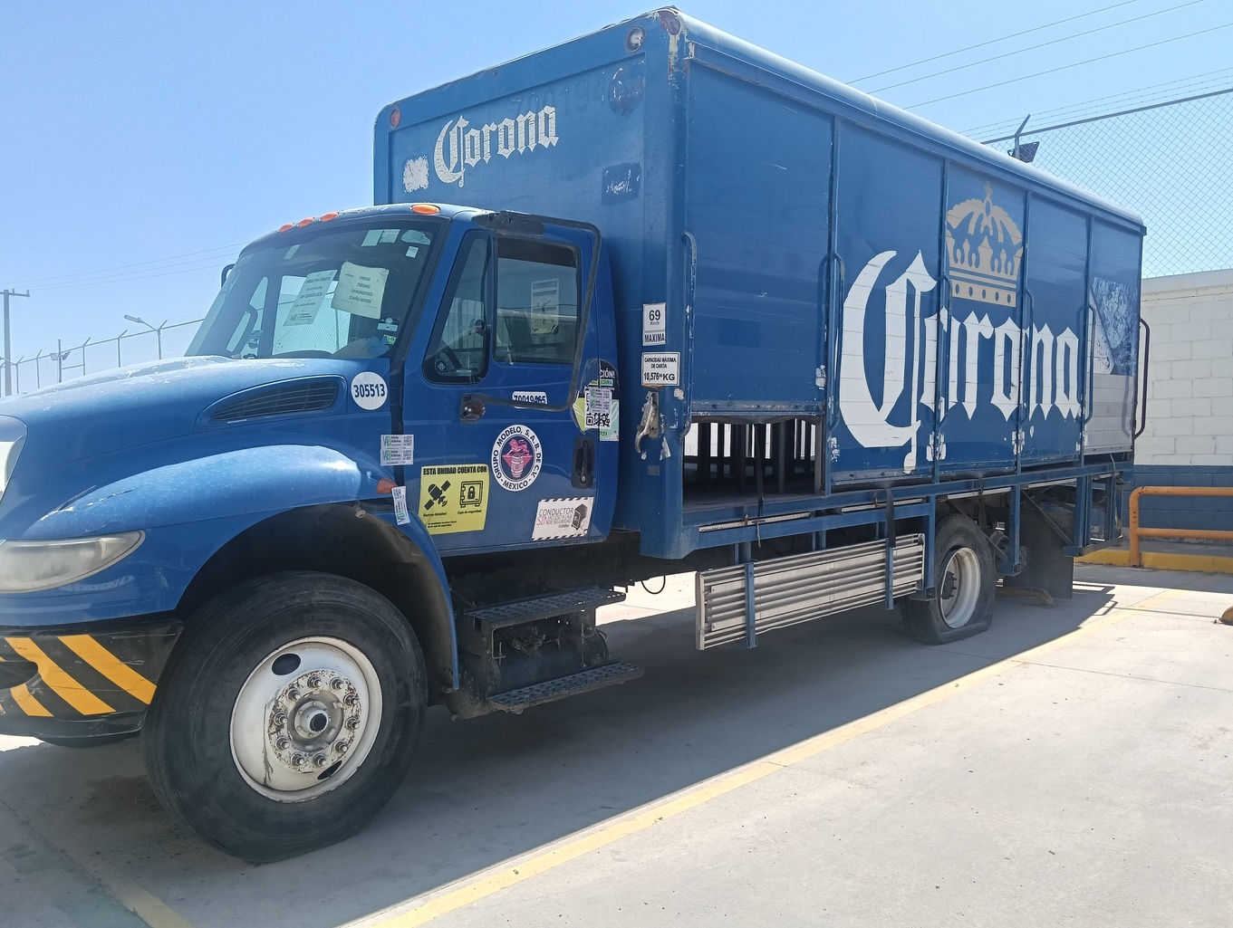INTERNATIONAL 4400 SBA 6X4