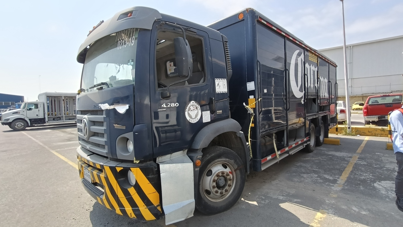 volskswagen CONSTELLATION 24.280 6X2