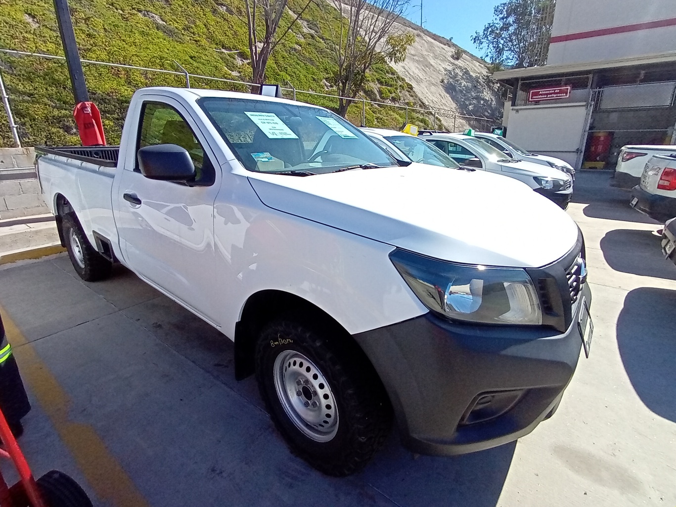 NISSAN NP300