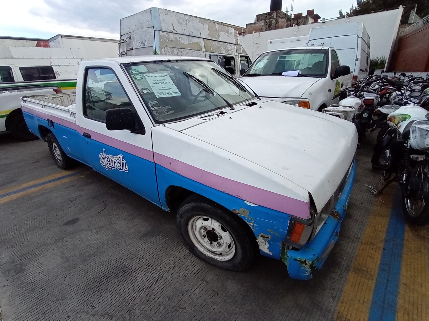 NISSAN NP300