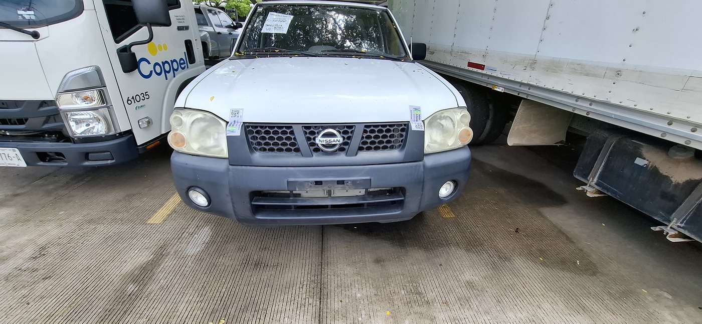 NISSAN NP300 DOBLE CABINA