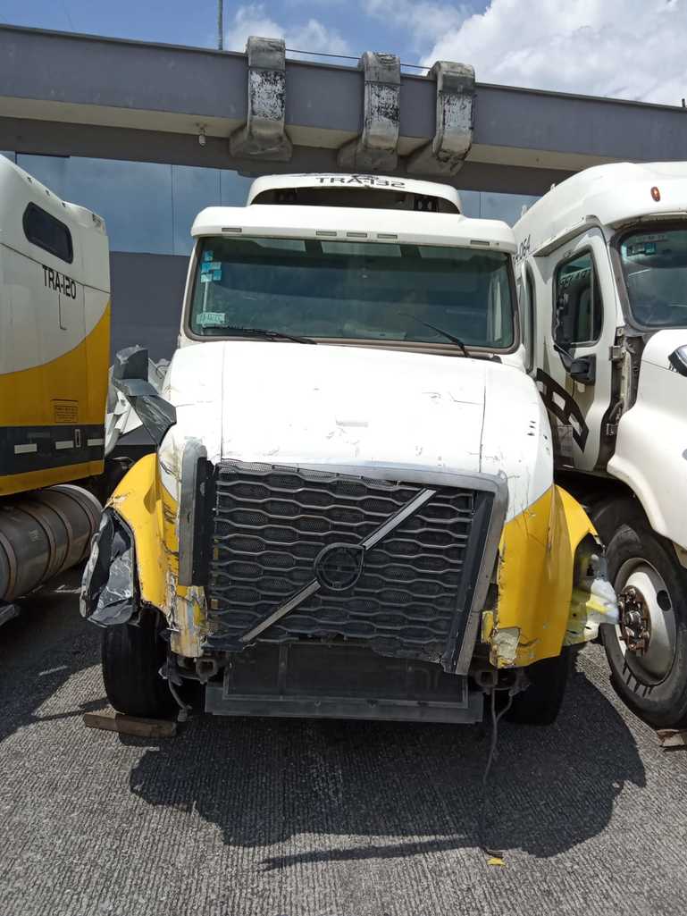 VOLVO VNL64T400