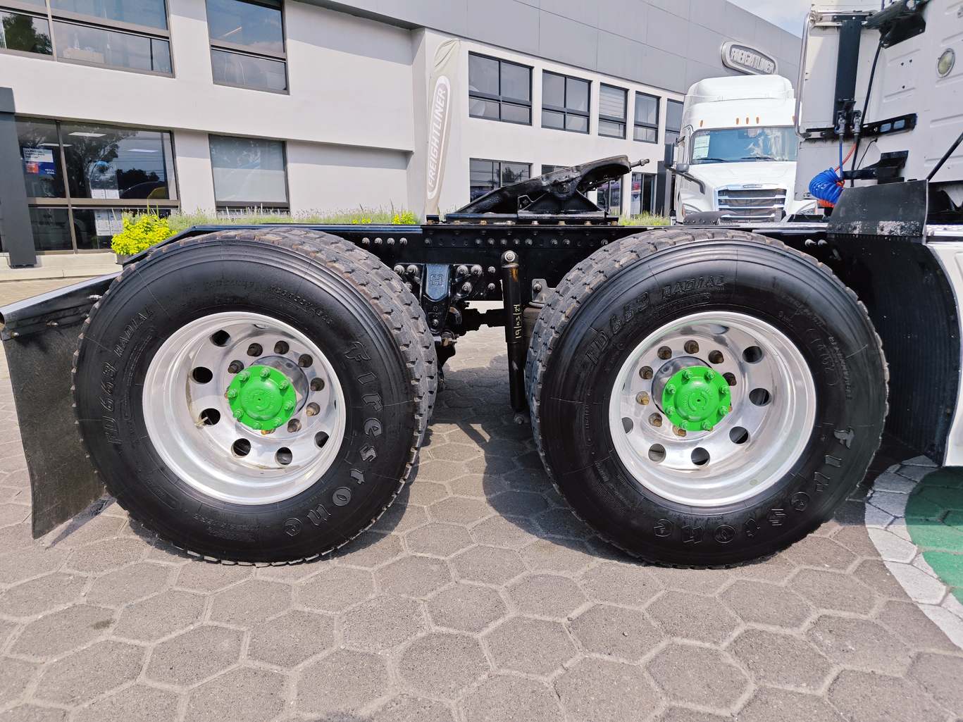 VOLVO VNL64T