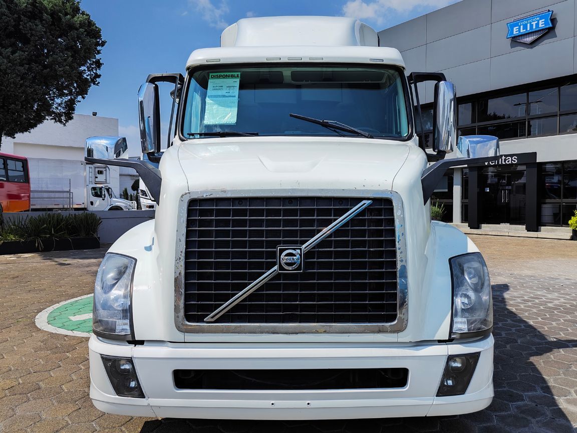 VOLVO VNL64T-630