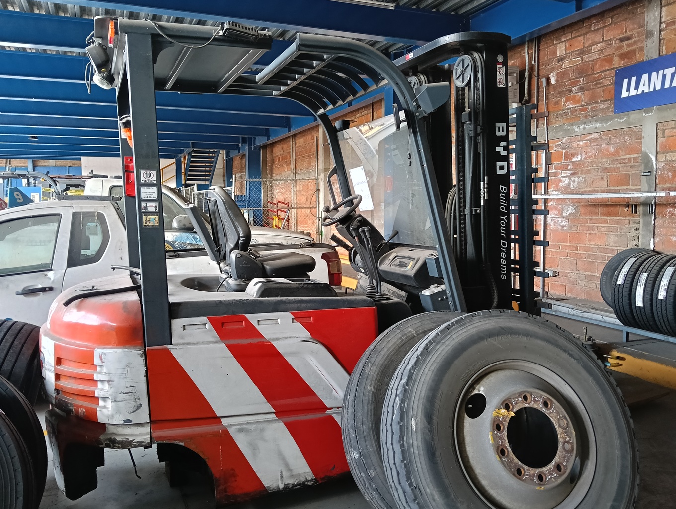 CARRO ELECTRICO BYD ECB25D