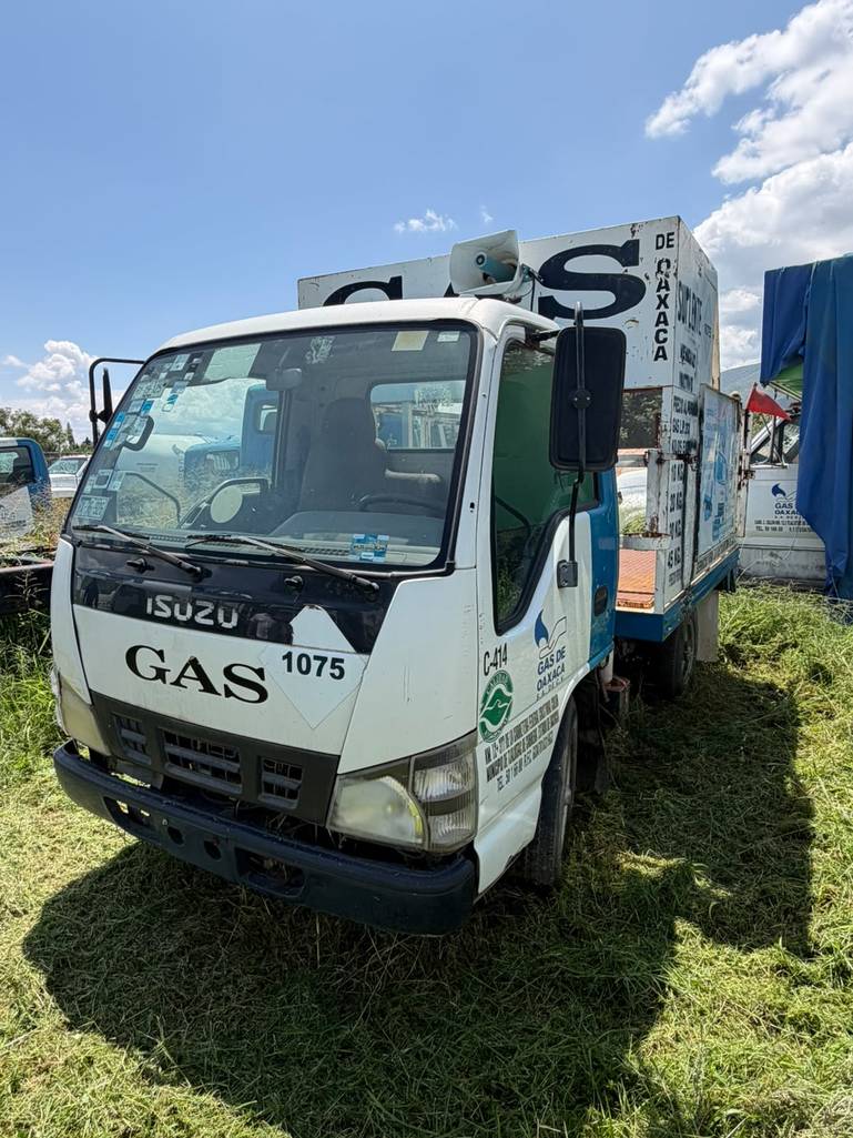 ISUZU ELF-100