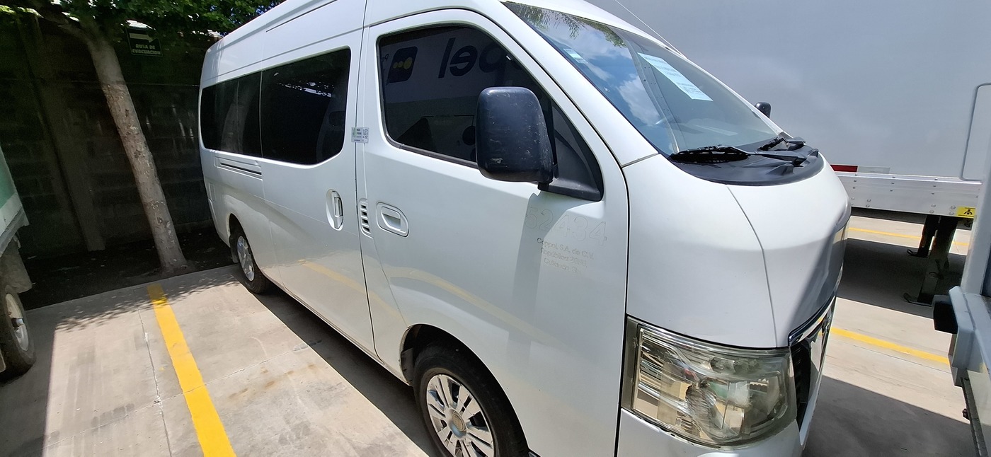 NISSAN URVAN 12 PASAJEROS