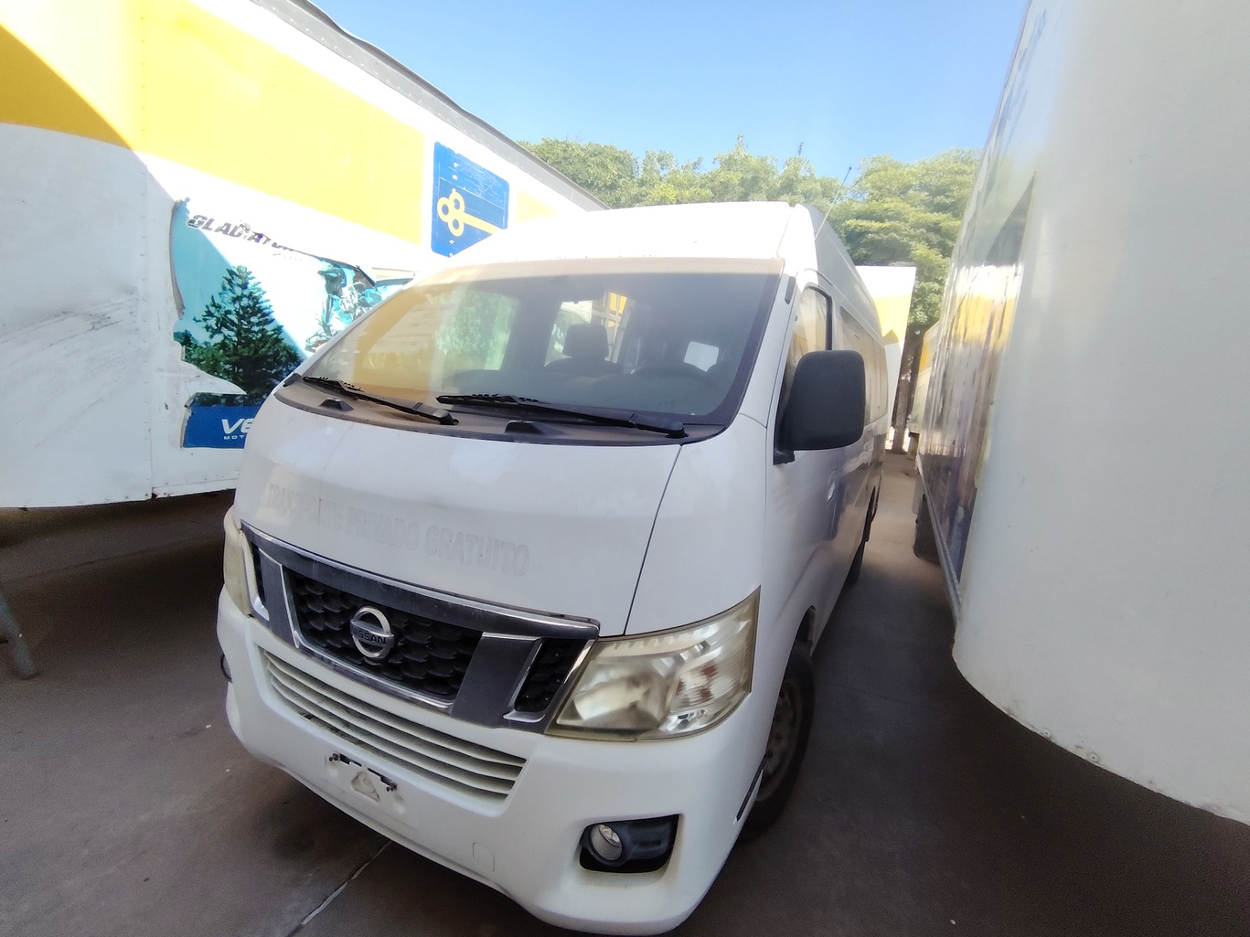 NISSAN URVAN NV3500 12 PASAJEROS