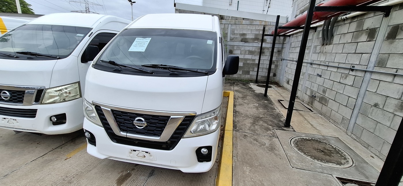 NISSAN URVAN 12 PASAJEROS