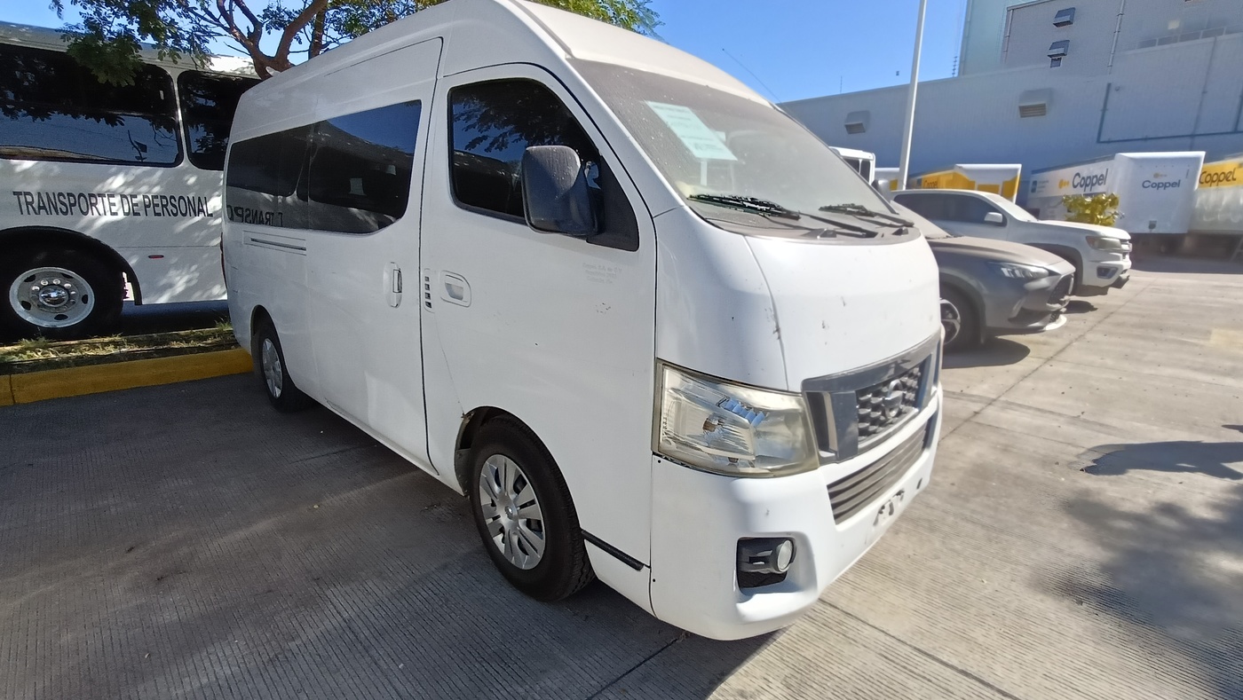 NISSAN URVAN NV3500 12 PASAJEROS