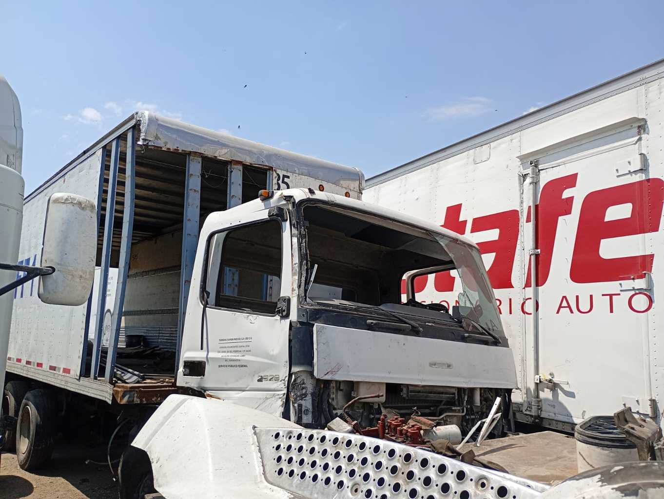 FREIGHTLINER FL2528