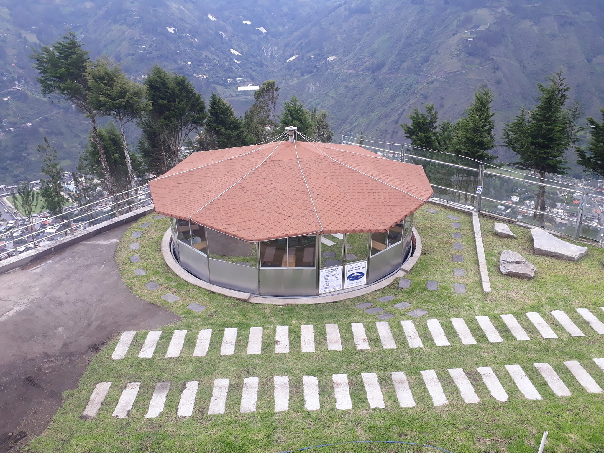 cafe giratorio bellavista, vista externa, mirador hacia la ciudad