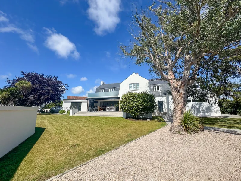 Lavington, Beauport Estate, La Route des Genets, St. Brelade — photograph 2