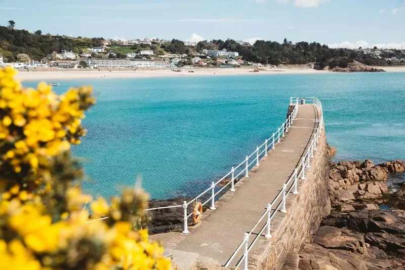 La Route de la Baie, St Brelade, JE3 — photograph 2
