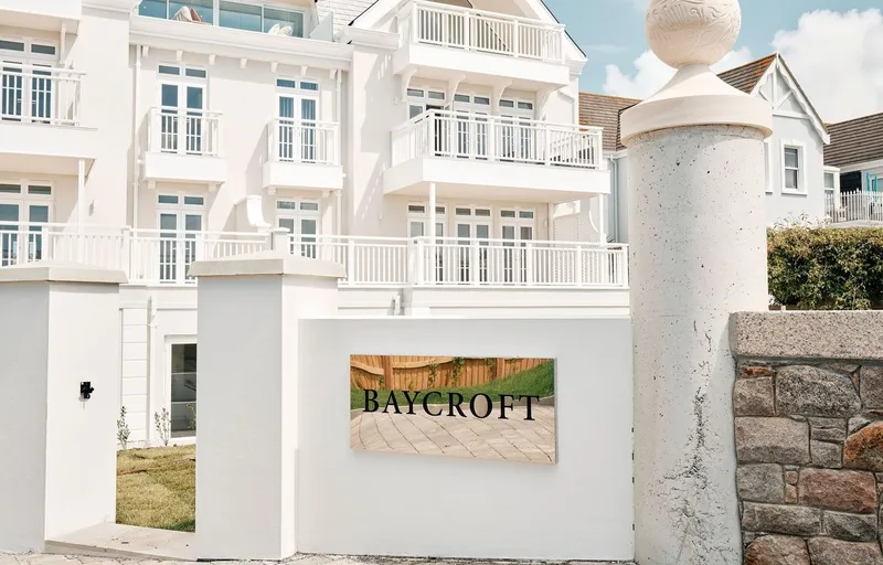 Apt 3, Baycroft — photograph 2