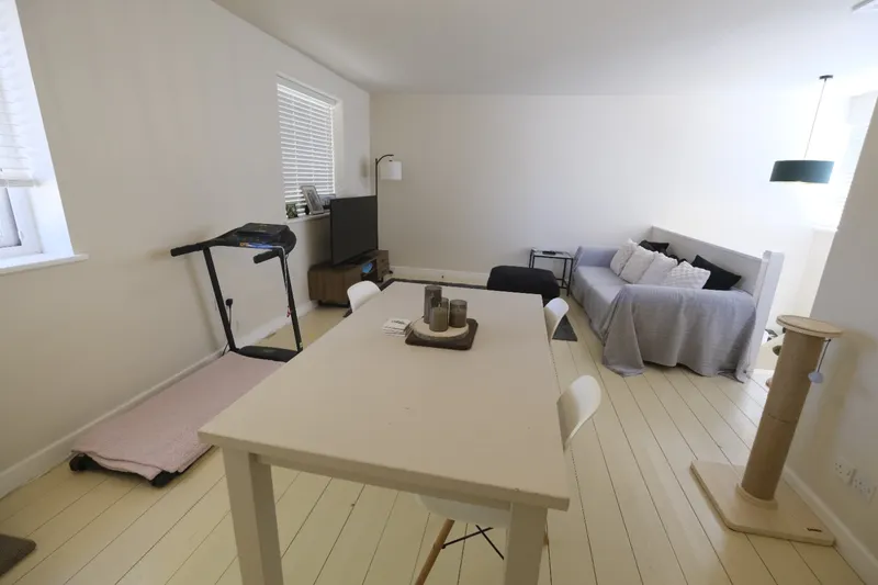 Trois Chenes Court — photograph 8