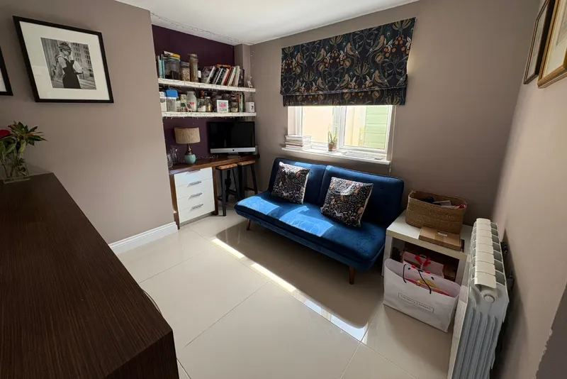 6 Allandale Court — photograph 8