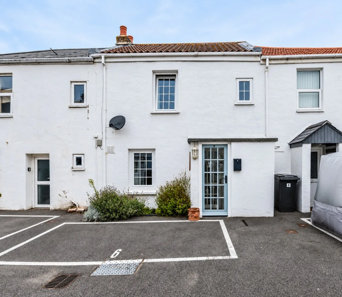 6 Dunell Place — main photograph