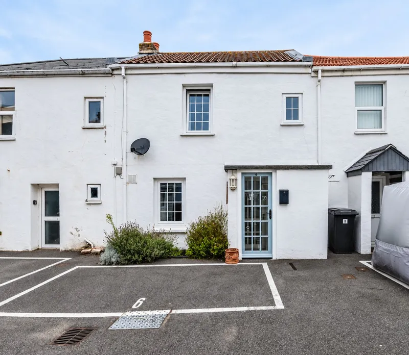 6 Dunell Place — main photograph