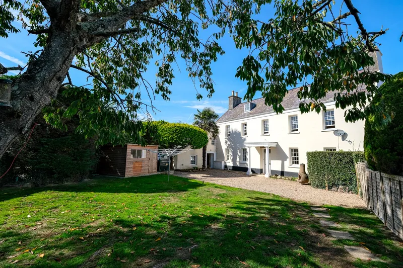 Dairy Farmhouse — photograph 2