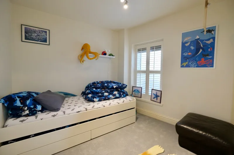 Flat 1, Bank Place — photograph 8