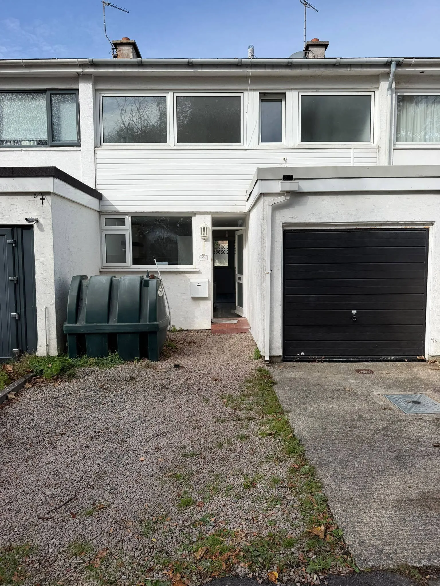 3 Bedroom House — photograph 1