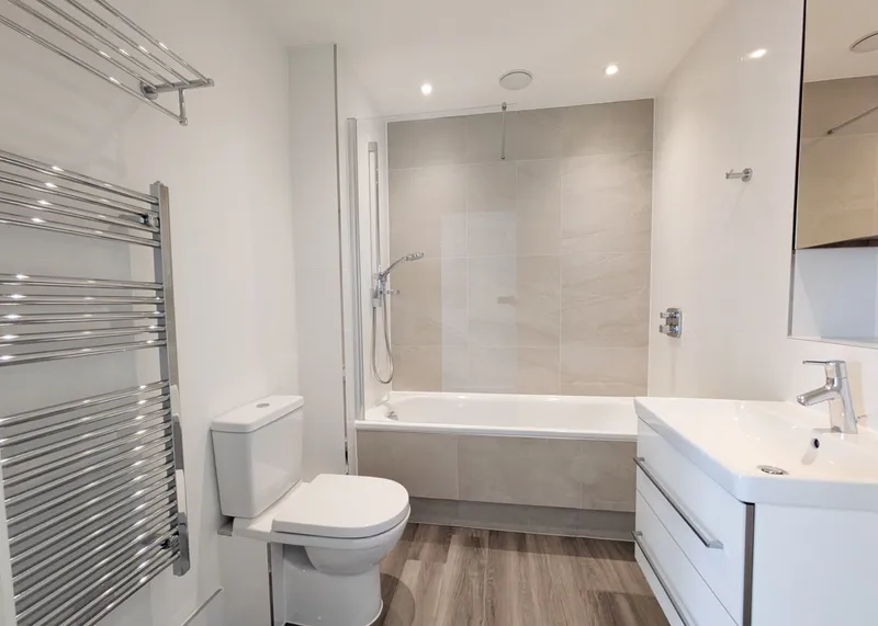 Apartment 11 Claremont bathroom
