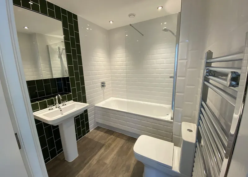 Bathroom Westmount apartment b008