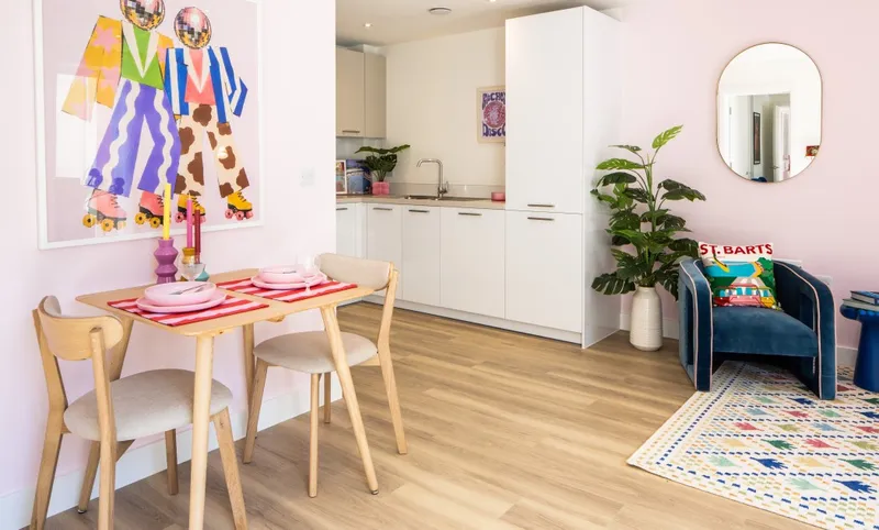 Pioneer House, Apartment 49 — main photograph