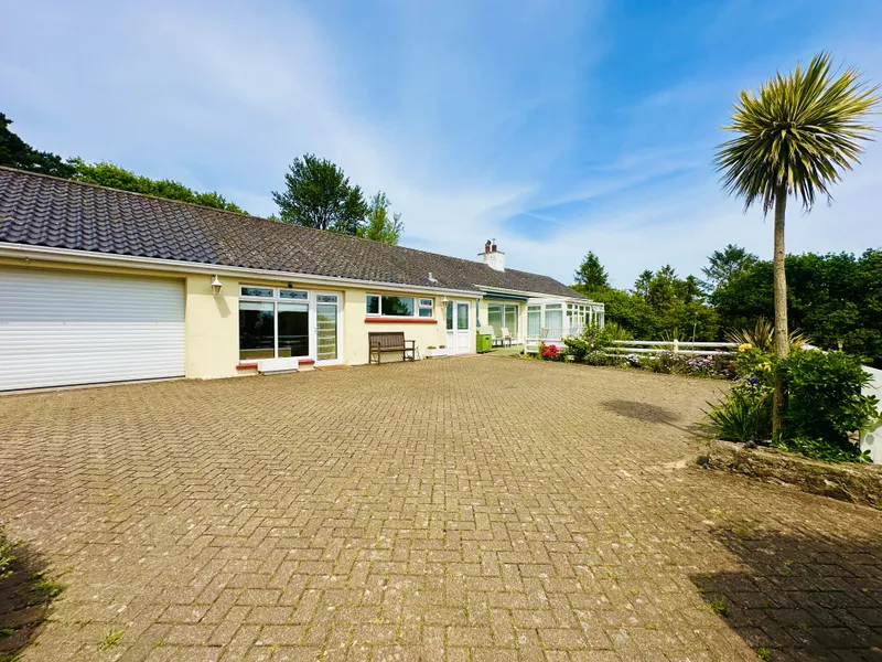 A Rare Piece of Jersey History! Detached Family Home with Converted Bunker Basement — photograph 4