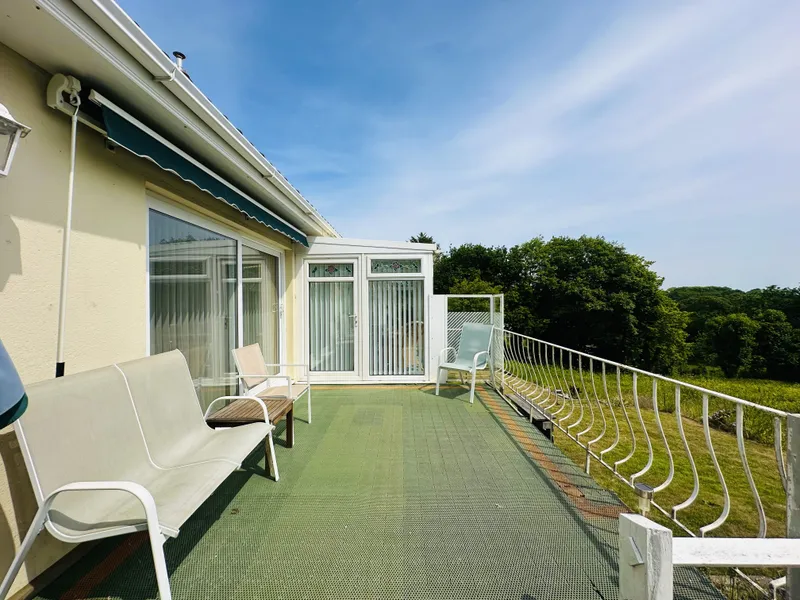 A Rare Piece of Jersey History! Detached Family Home with Converted Bunker Basement — photograph 8