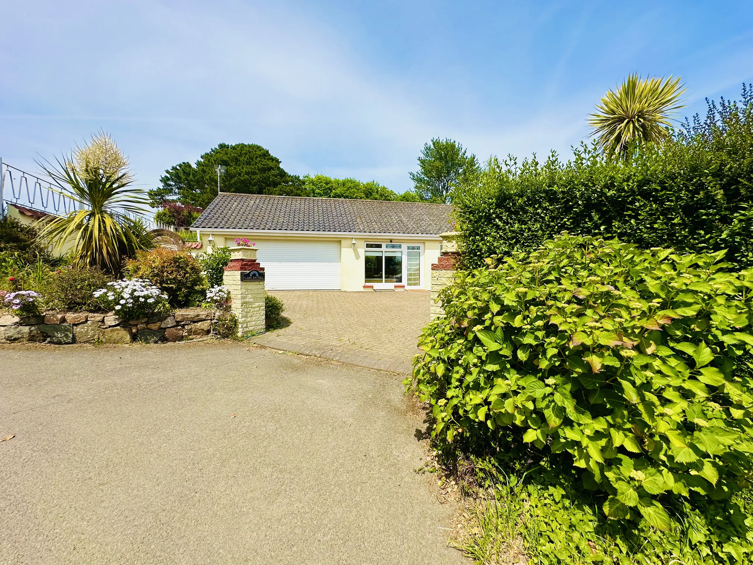 A Rare Piece of Jersey History! Detached Family Home with Converted Bunker Basement — photograph 1
