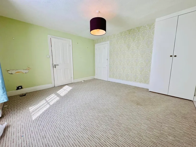 Two Bedrooms, Two Bathroom, Two Reception Rooms and Two Parking! Do not Miss out on Owning This Beautiful Home in the Prime Location of Harve De Pas — photograph 7