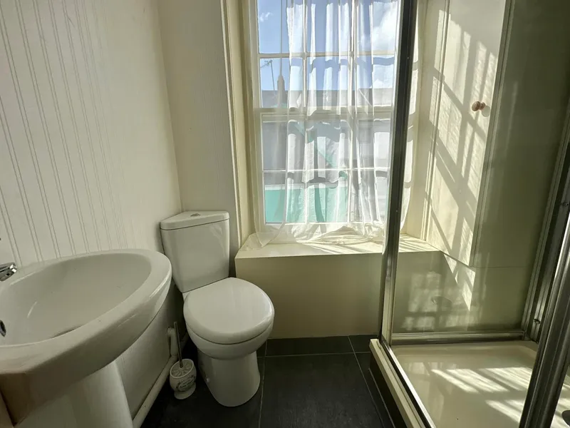 Two Bedrooms, Two Bathroom, Two Reception Rooms and Two Parking! Do not Miss out on Owning This Beautiful Home in the Prime Location of Harve De Pas — photograph 9