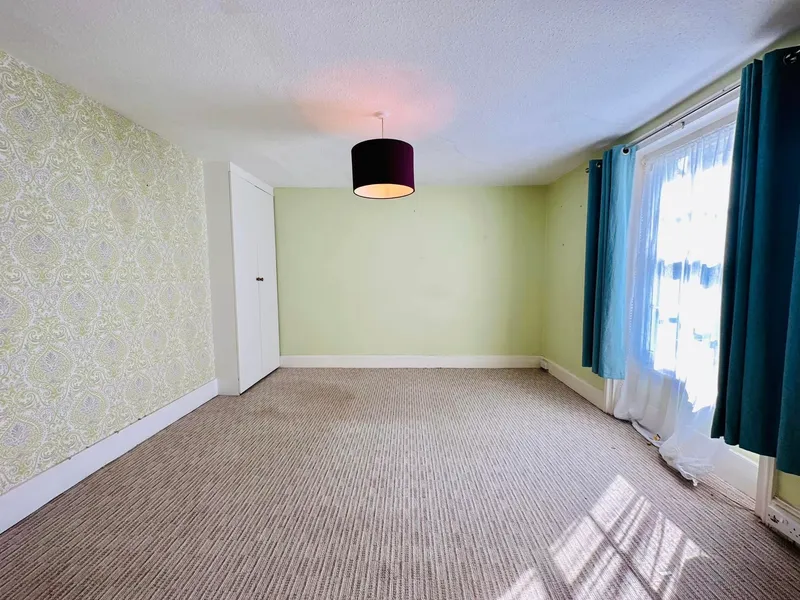 Two Bedrooms, Two Bathroom, Two Reception Rooms and Two Parking! Do not Miss out on Owning This Beautiful Home in the Prime Location of Harve De Pas — photograph 6