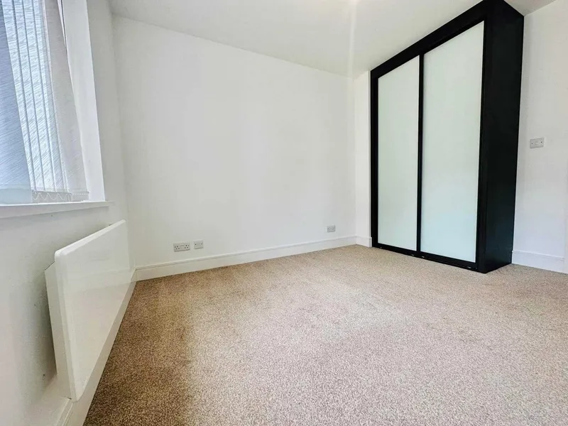 Modern One bedroom apartment located in the luxury Le Capelain House development — photograph 10